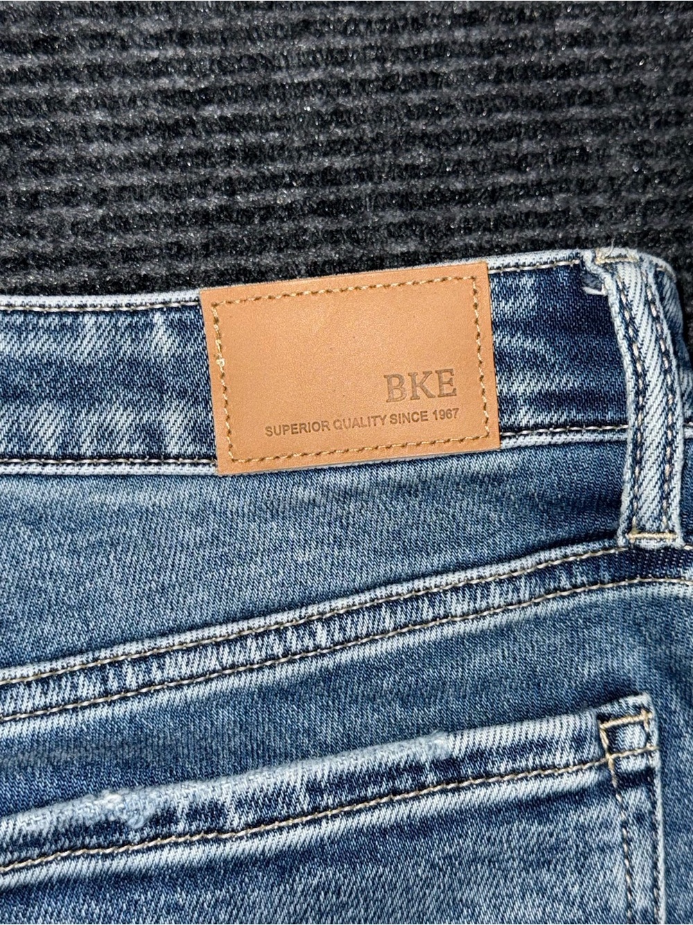 Buckle BKE Stella NWOT Slim Fit Low Rise Flare Stretch Jeans Distressed 29x30 - Picture 7 of 10